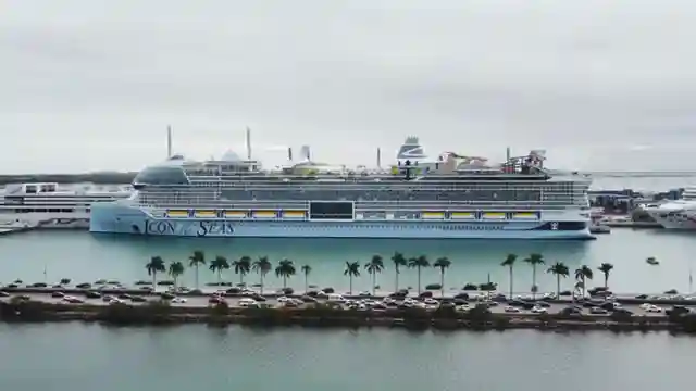exploring-icon-of-the-seas-vibrant-design-culinary-delights-thrilling-adventures