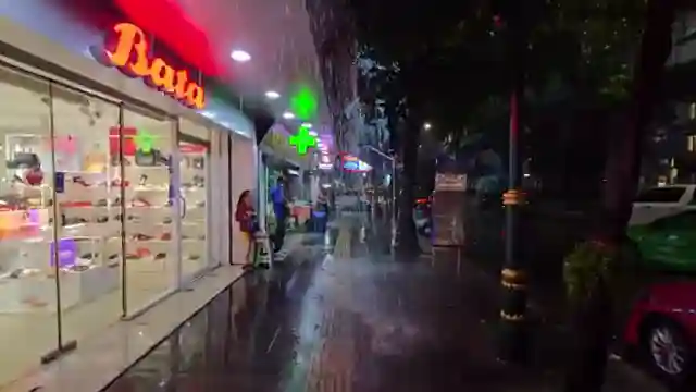 exploring-bangkoks-night-market-and-monsoon-adventures