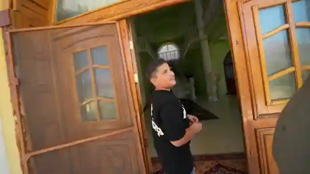 inside-the-world-of-ultra-wealthy-gypsies-opulence-in-romania