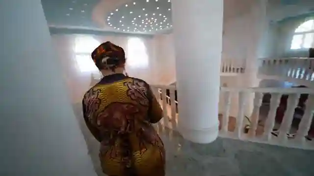 inside-the-world-of-ultra-wealthy-gypsies-opulence-in-romania