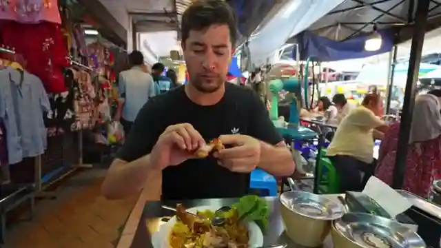hat-yai-food-tour-bakut-desserts-and-fried-chicken-delights