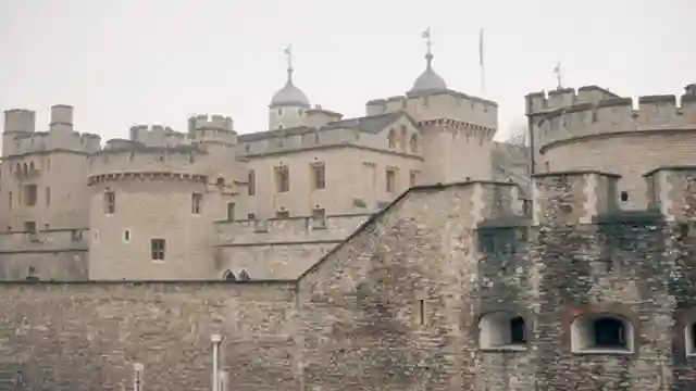 unveiling-the-tower-of-london-dark-history-ghostly-tales-and-crown-jewels