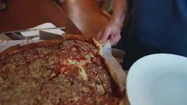 chicago-pizza-paradise-deep-dish-tavern-style-and-stuffed-delights
