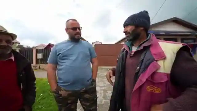 gypsy-kings-wealth-vs-roma-familys-struggle-contrasting-realities-in-romania