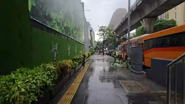 exploring-sub-10-rainy-adventures-and-serene-landmark-hotel-ambiance