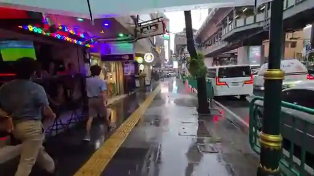 exploring-sub-10-rainy-adventures-and-serene-landmark-hotel-ambiance